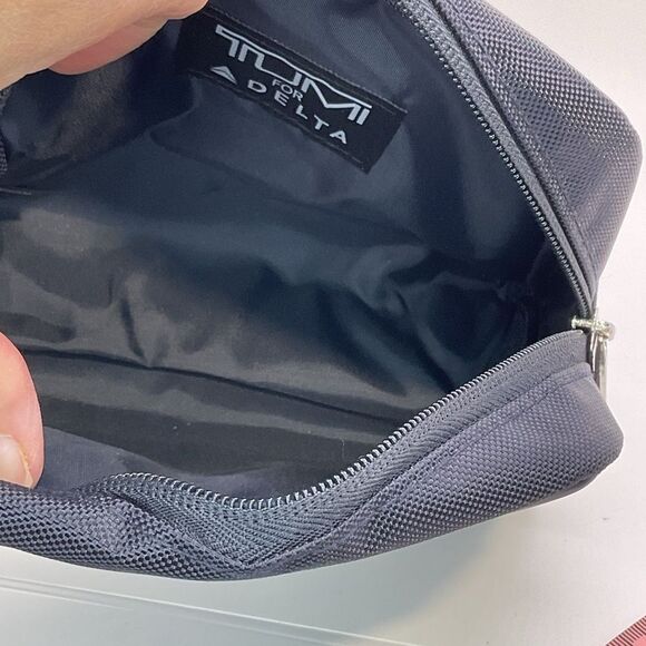 Tumi Dark Blue Men's Toiletry Bag - Picture 6 of 6